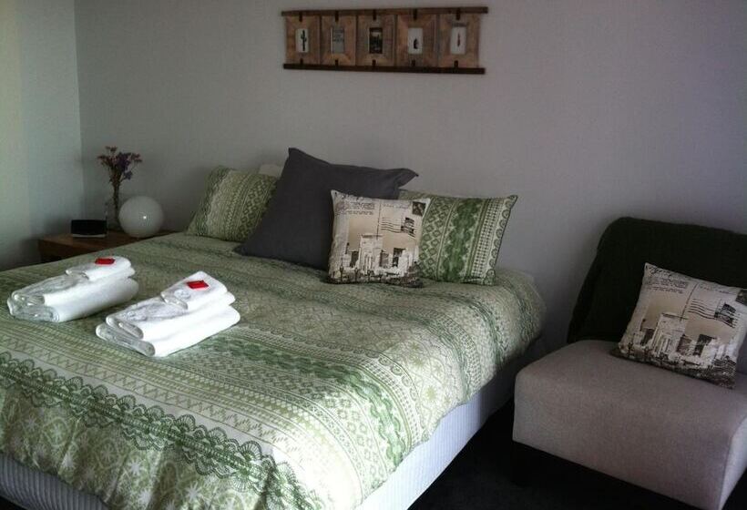 Corinella On The Esplanade Bed & Breakfast