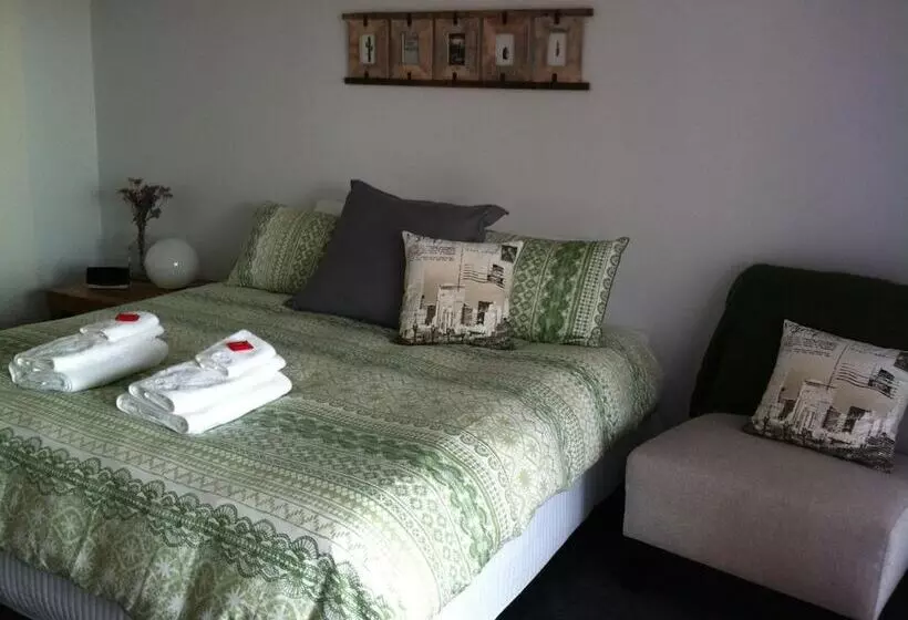 Corinella On The Esplanade Bed & Breakfast