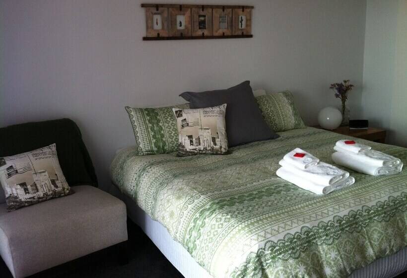 Corinella On The Esplanade Bed & Breakfast