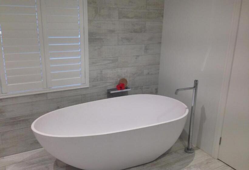 Cronulla Beach House B&b