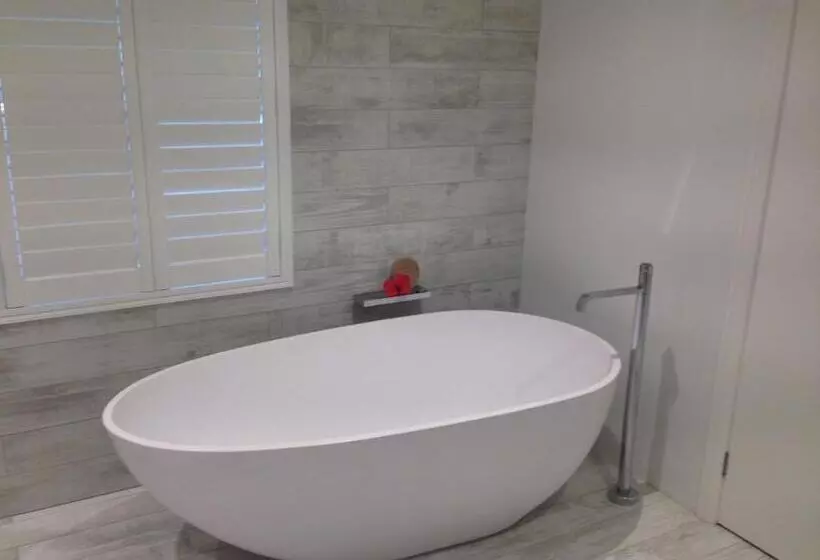 Cronulla Beach House B&b