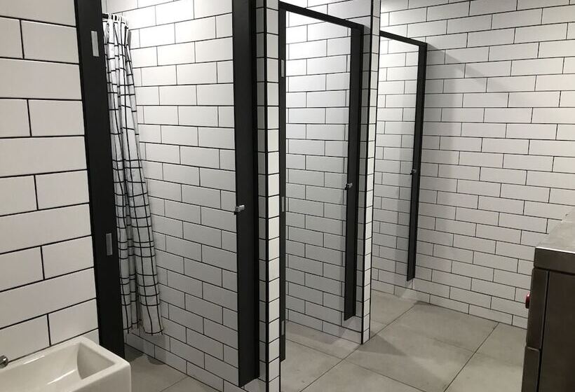 Down Under Hostels   Surfers Paradise