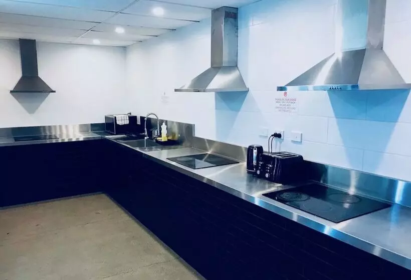 Down Under Hostels   Surfers Paradise