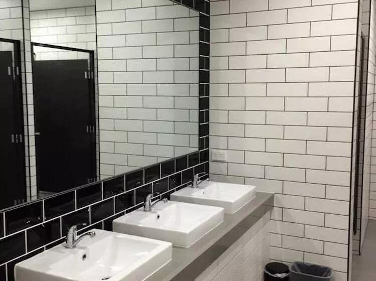 Down Under Hostels   Surfers Paradise