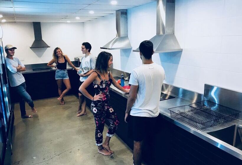 Down Under Hostels   Surfers Paradise