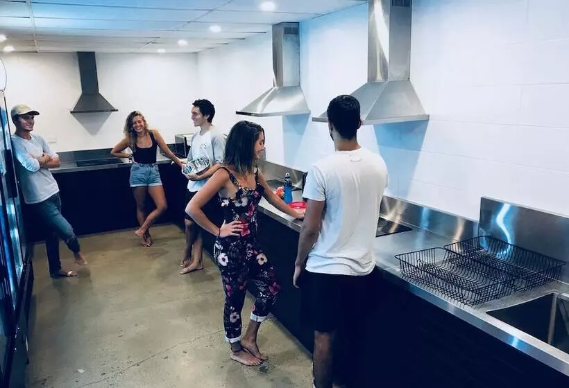 Down Under Hostels   Surfers Paradise