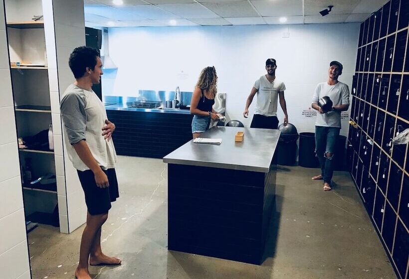 Down Under Hostels   Surfers Paradise