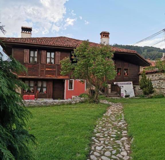 فندق Hadji Neikovi Guest Houses