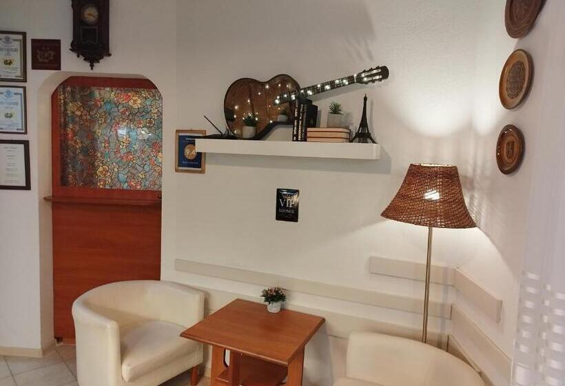 هتل Petkov Family