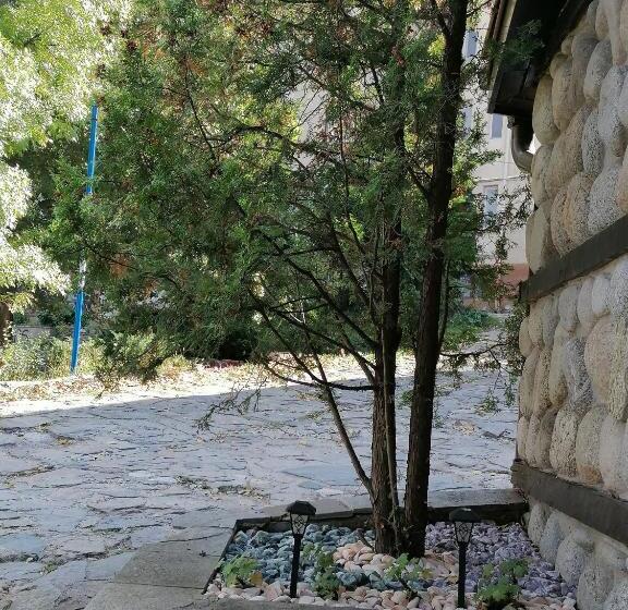 هتل Petkov Family