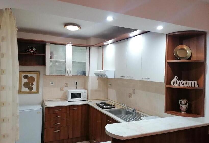 هتل Petkov Family