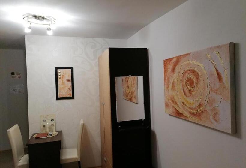 هتل Petkov Family