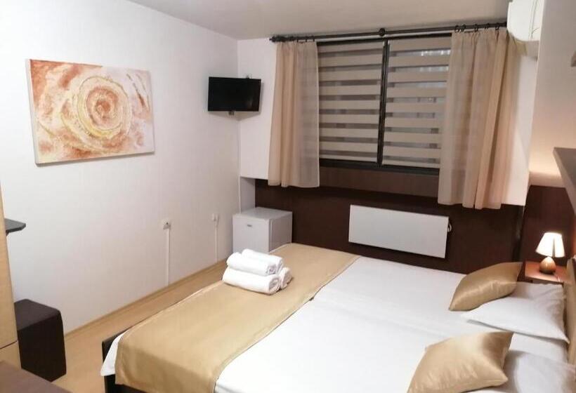 هتل Petkov Family