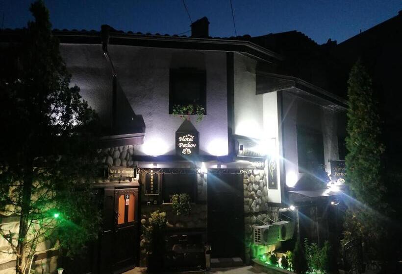 هتل Petkov Family