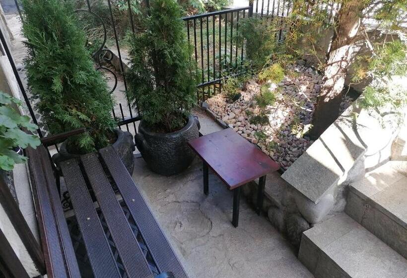 هتل Petkov Family