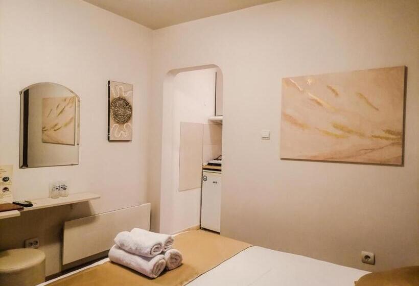 هتل Petkov Family