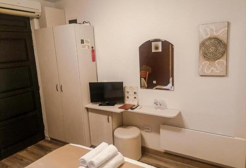 هتل Petkov Family