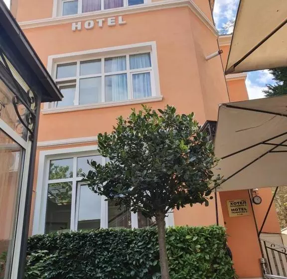 Hotel Primavera 2