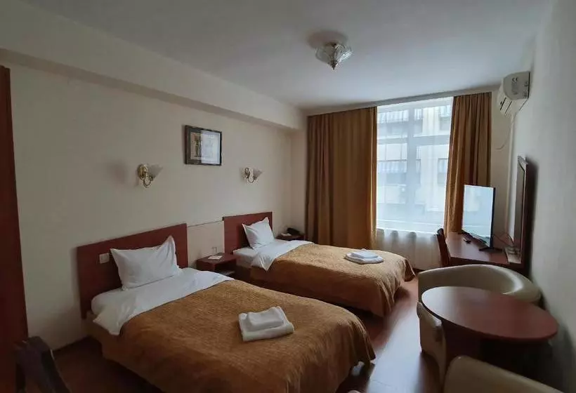 Hotel Primavera 2