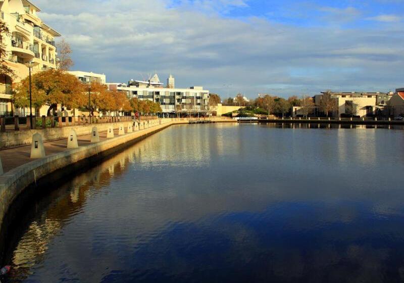 Shiralee Hostel Note Valid Passport Required To Check In