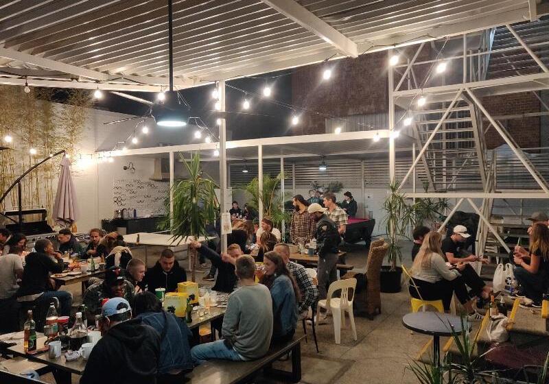 هاستل Britannia On William