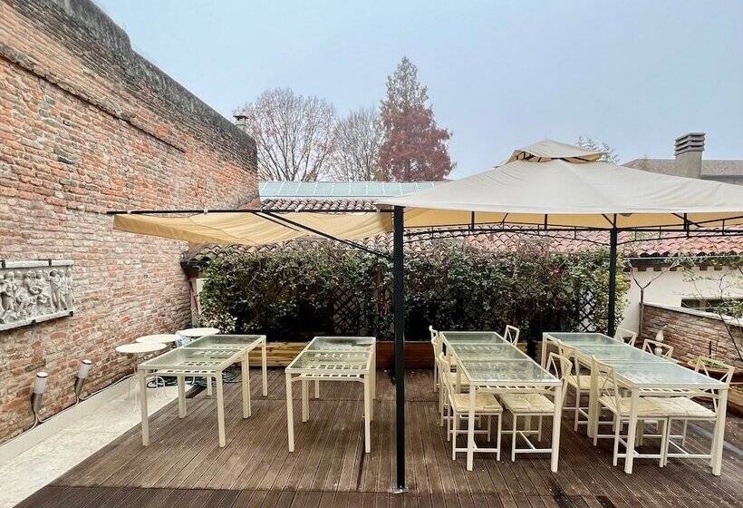 تختخواب و صبحانه Avanguardia Art Club