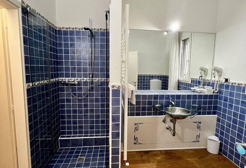 تختخواب و صبحانه Avanguardia Art Club