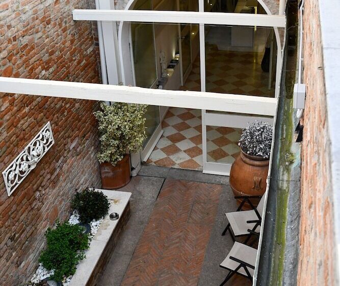 تختخواب و صبحانه Avanguardia Art Club