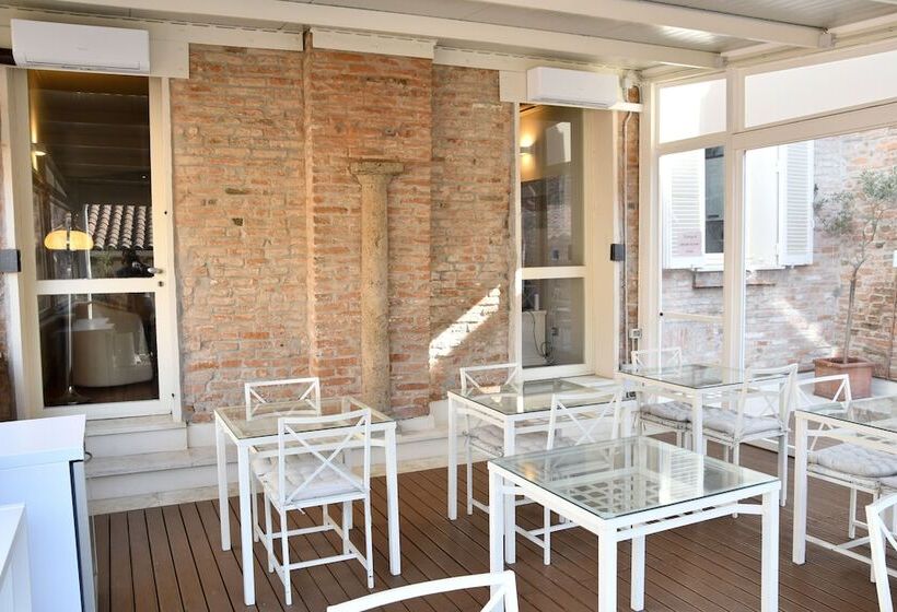 تختخواب و صبحانه Avanguardia Art Club