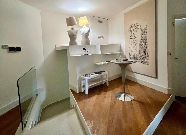 تختخواب و صبحانه Avanguardia Art Club