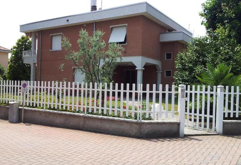 Bed And Breakfast Groane