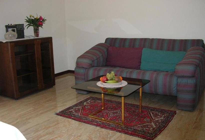 Bed And Breakfast Groane