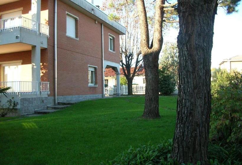 Bed And Breakfast Groane