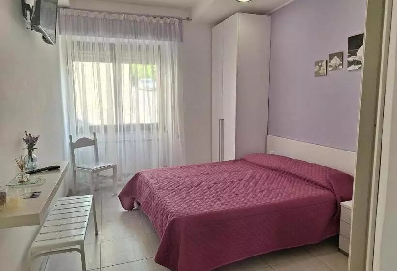 تختخواب و صبحانه La Casa Dei Fiori