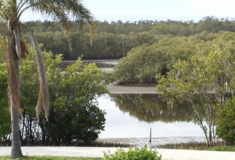 Harrington Village Motel