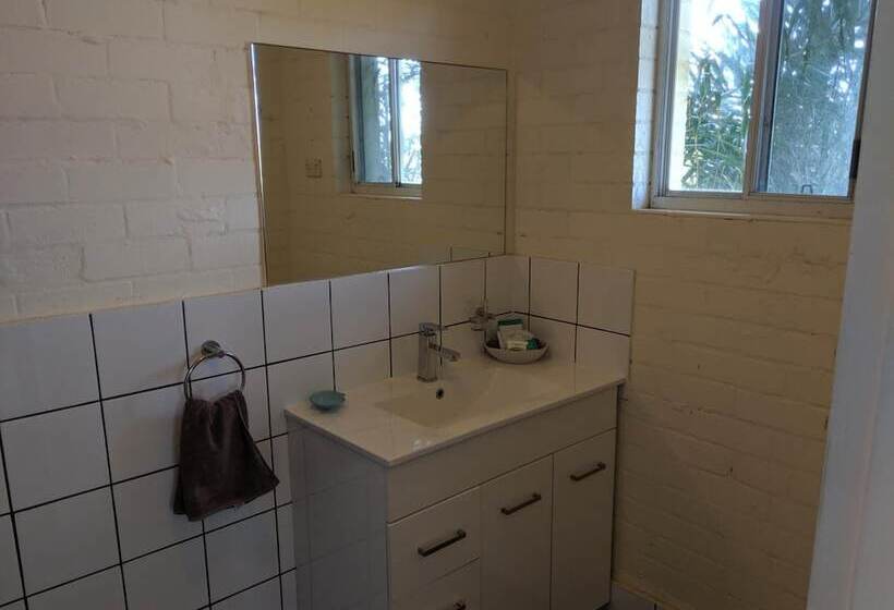 Harrington Village Motel