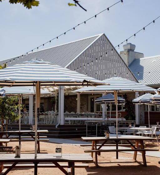 Отель Camden Valley Inn