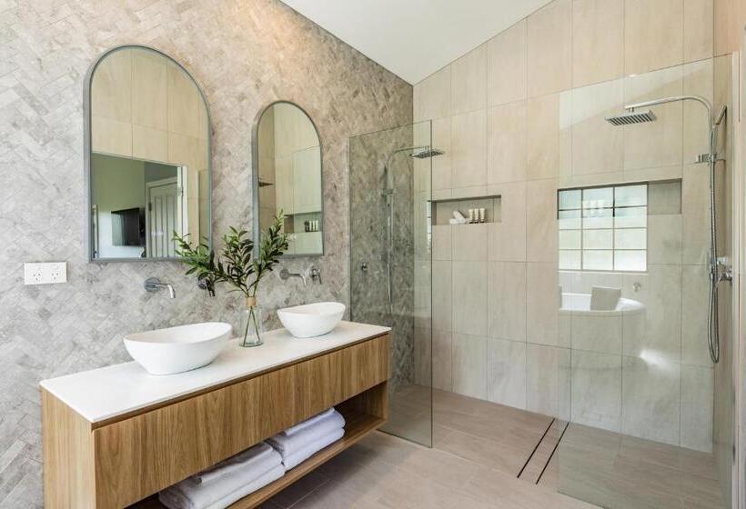 Отель Camden Valley Inn