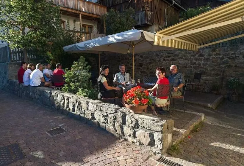 Hotelli Gasthof Zur Sonne