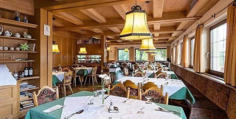 Hotelli Gasthof Zur Sonne
