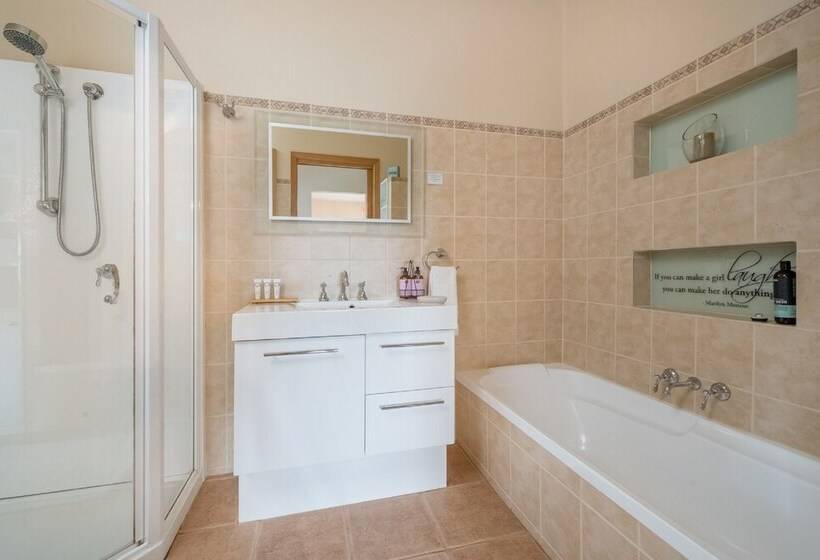 Jones On Wilson Boutique B&b