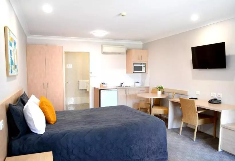 Mackellar Motel