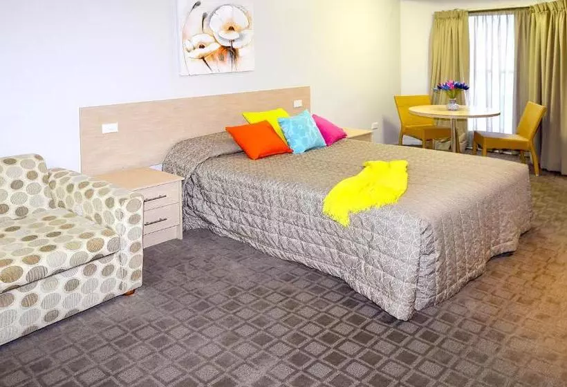 Mackellar Motel