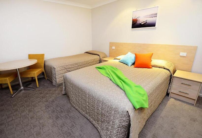 Mackellar Motel