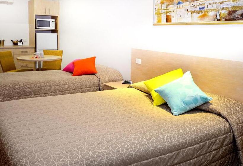 Mackellar Motel