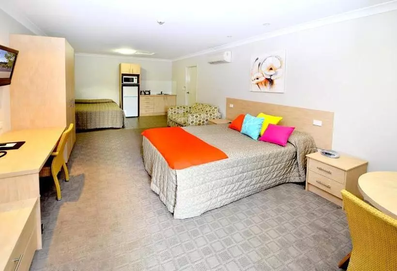 Mackellar Motel