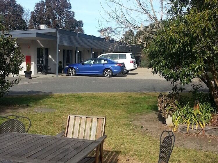 Motel24seven And Apartments