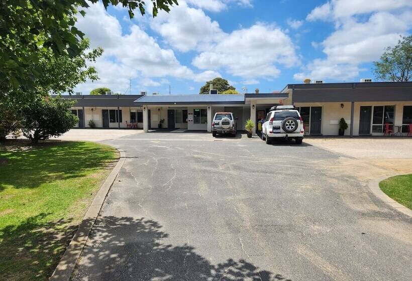 Motel24seven And Apartments