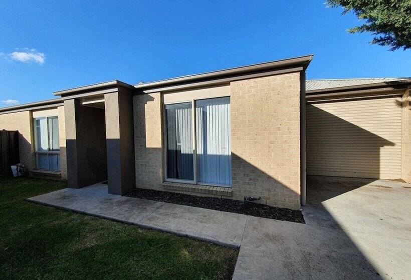 Motel24seven And Apartments