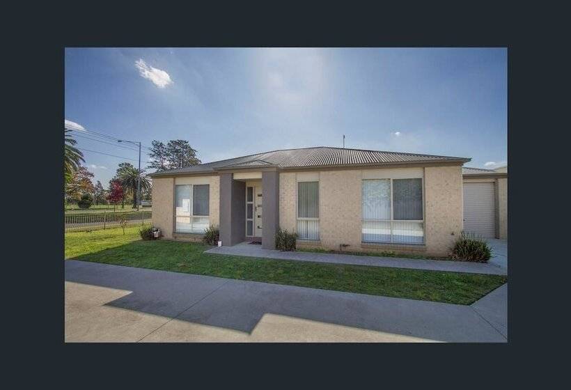 Motel24seven And Apartments